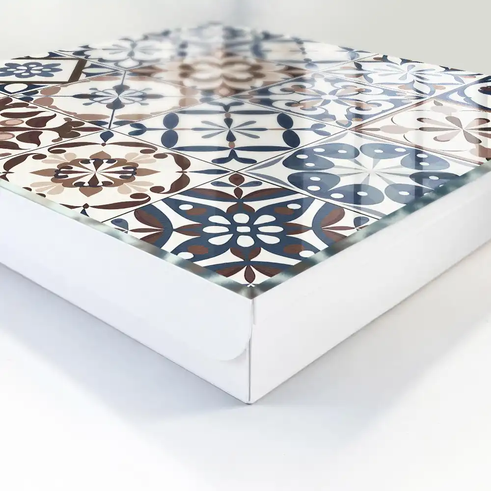 Casetă pentru chei cu design geometric în nuanțe pământii și albastre