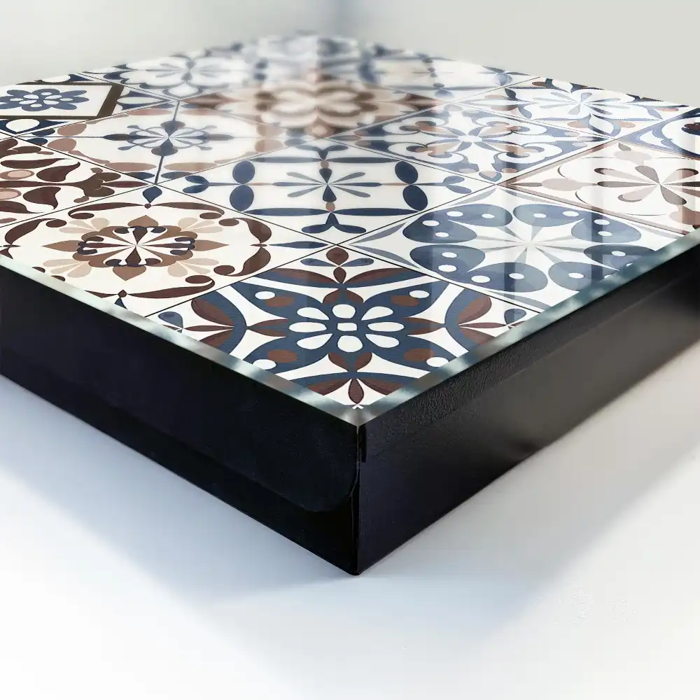 Casetă pentru chei cu design geometric în nuanțe pământii și albastre