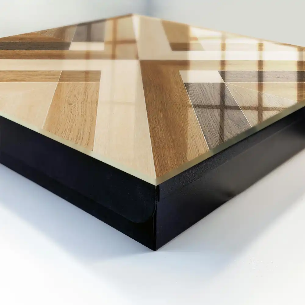 Dulapior pentru chei cu model geometric în nuanțe de maro și bej