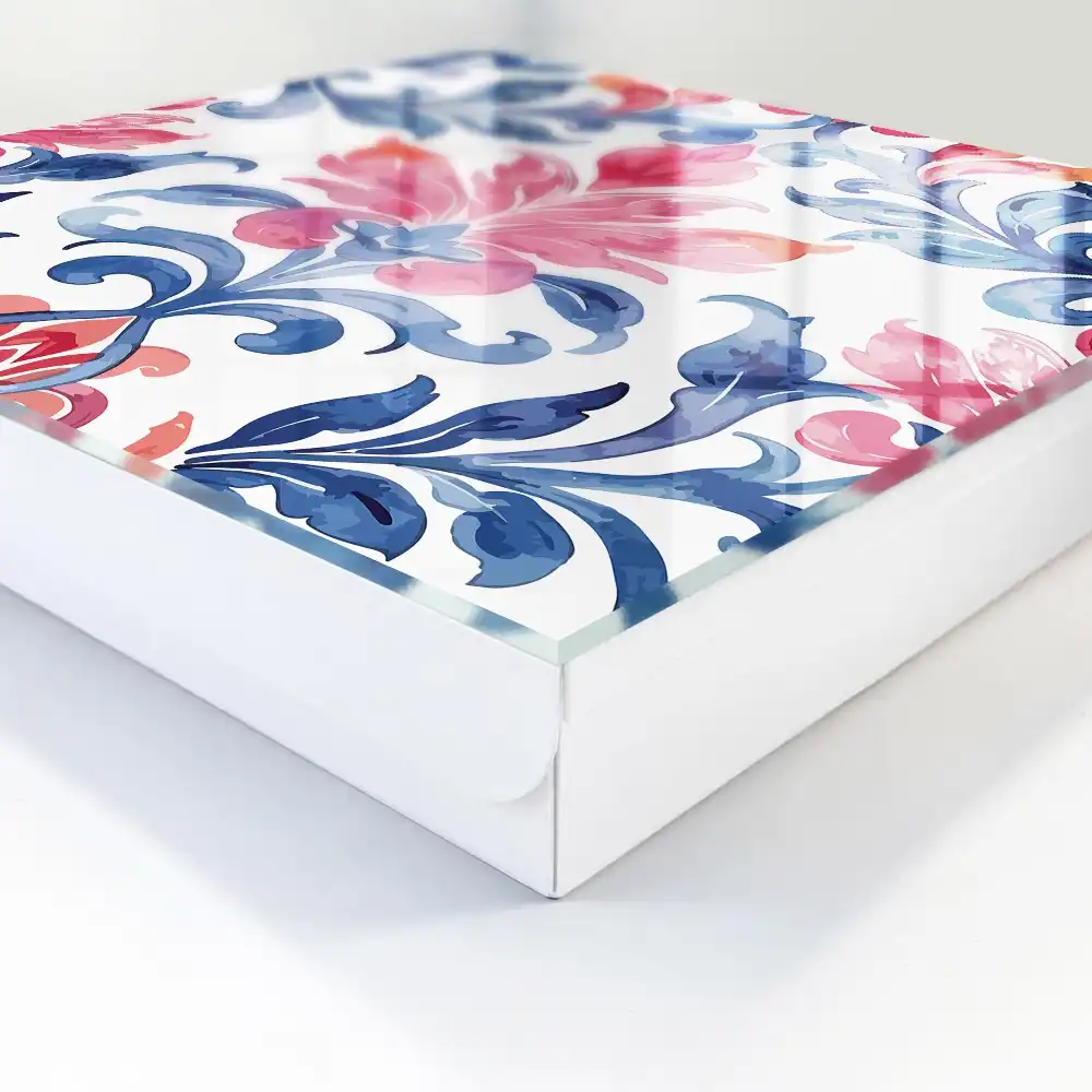 Suport decorativ pentru chei de perete cu ornamente colorate