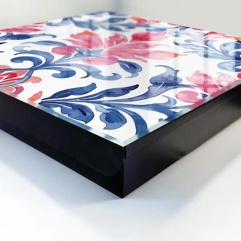 Suport decorativ pentru chei de perete cu ornamente colorate