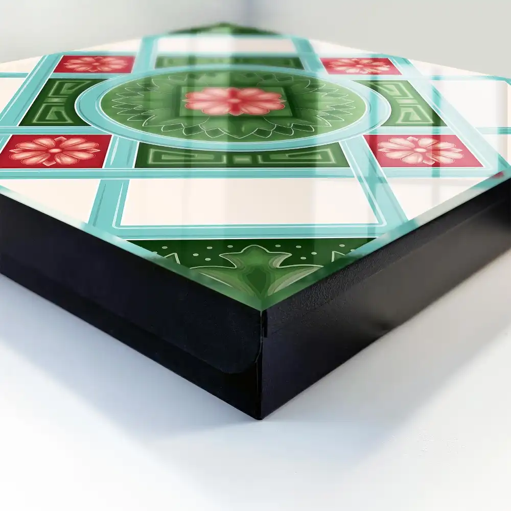 Casetă pentru chei cu model geometric floral în nuanțe de verde, roșu și albastru