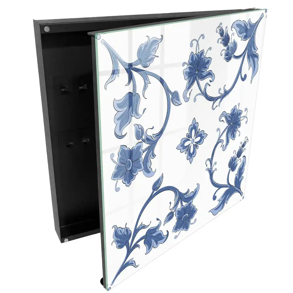Casetă pentru chei cu design de flori albastre pe fundal alb
