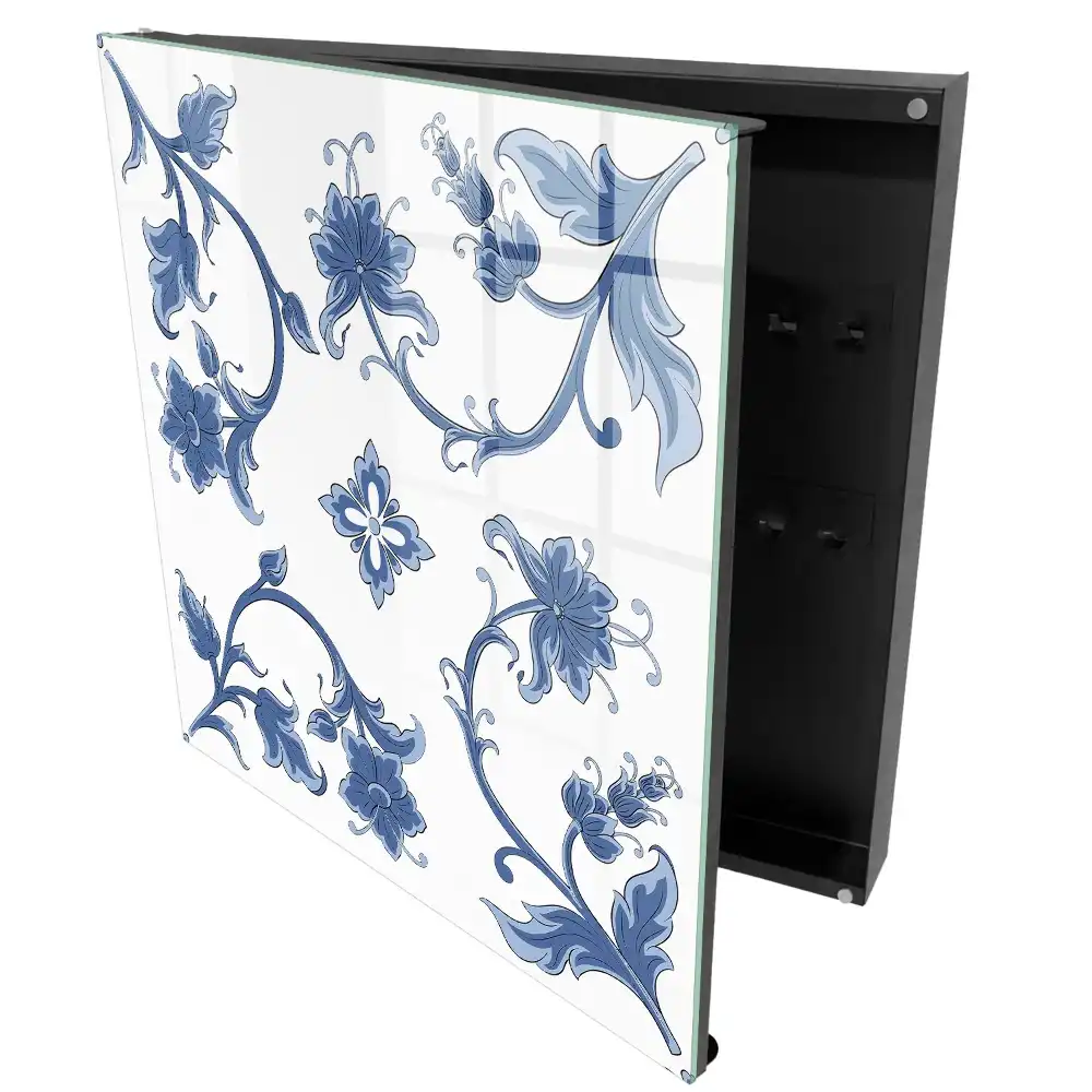 Casetă pentru chei cu design de flori albastre pe fundal alb