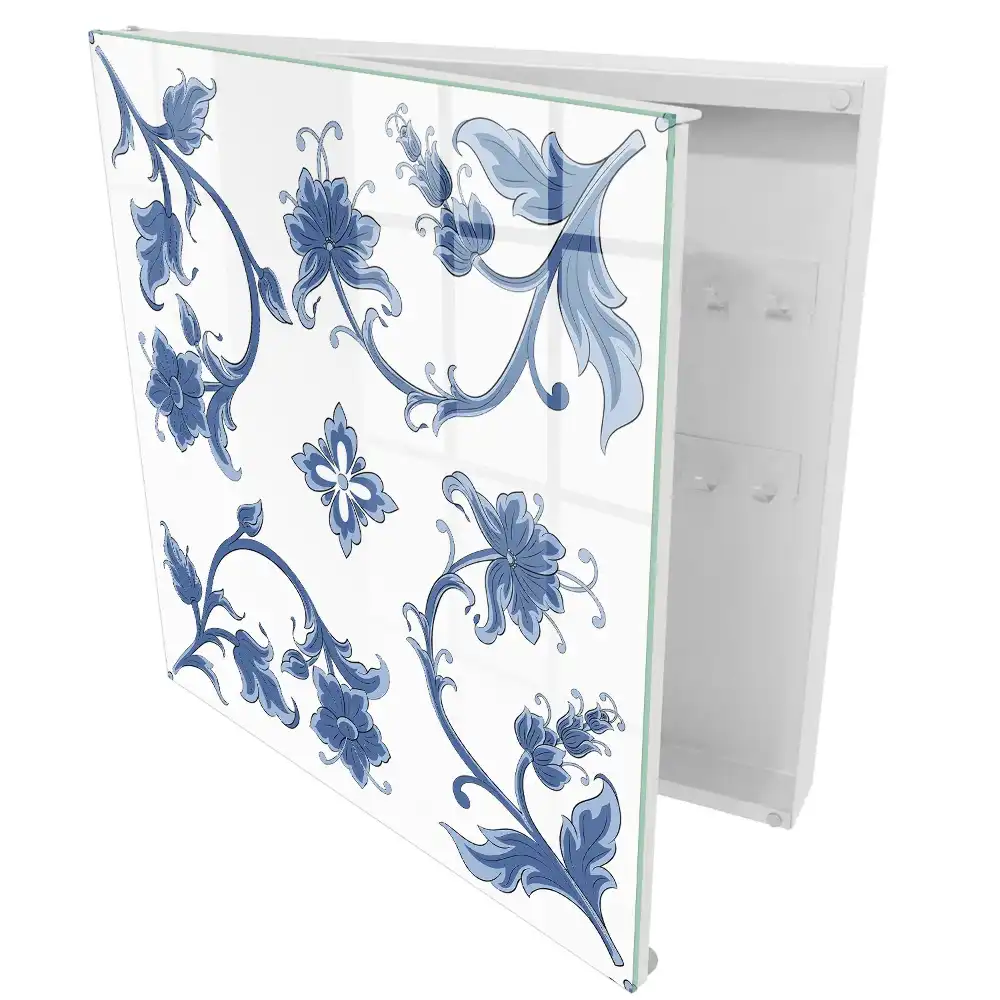 Casetă pentru chei cu design de flori albastre pe fundal alb