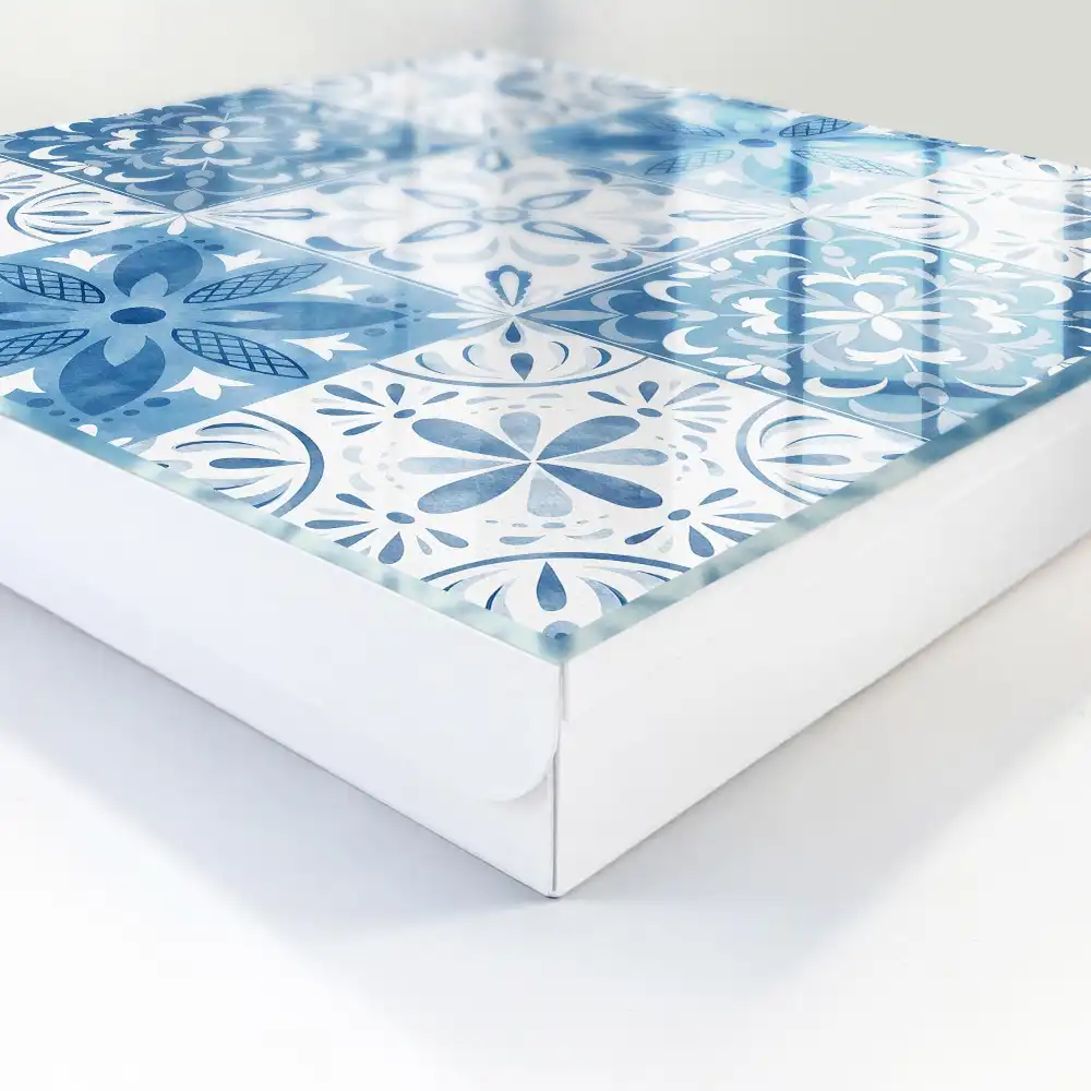 Dulapior pentru chei cu model de plăci decorative albastre și albe