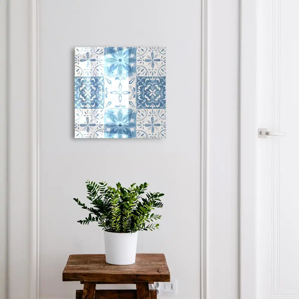 Dulapior pentru chei cu model de plăci decorative albastre și albe