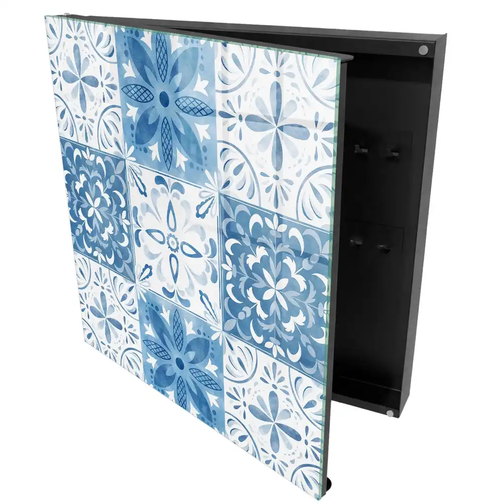 Dulapior pentru chei cu model de plăci decorative albastre și albe