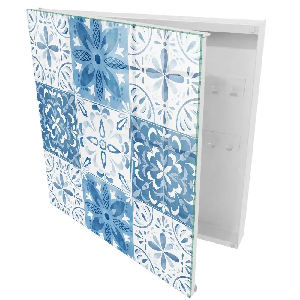 Dulapior pentru chei cu model de plăci decorative albastre și albe