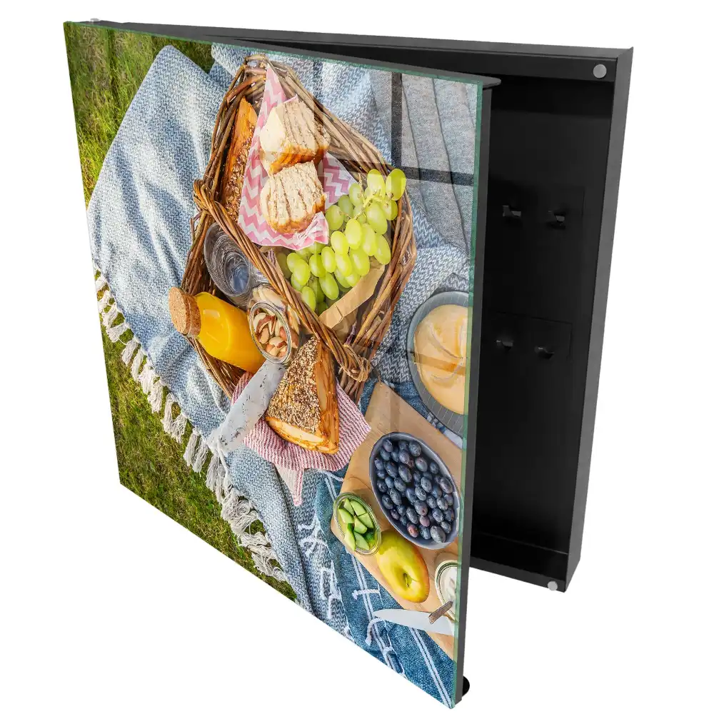 Suport de perete pentru chei model picnic pe iarbă cu bunătăți
