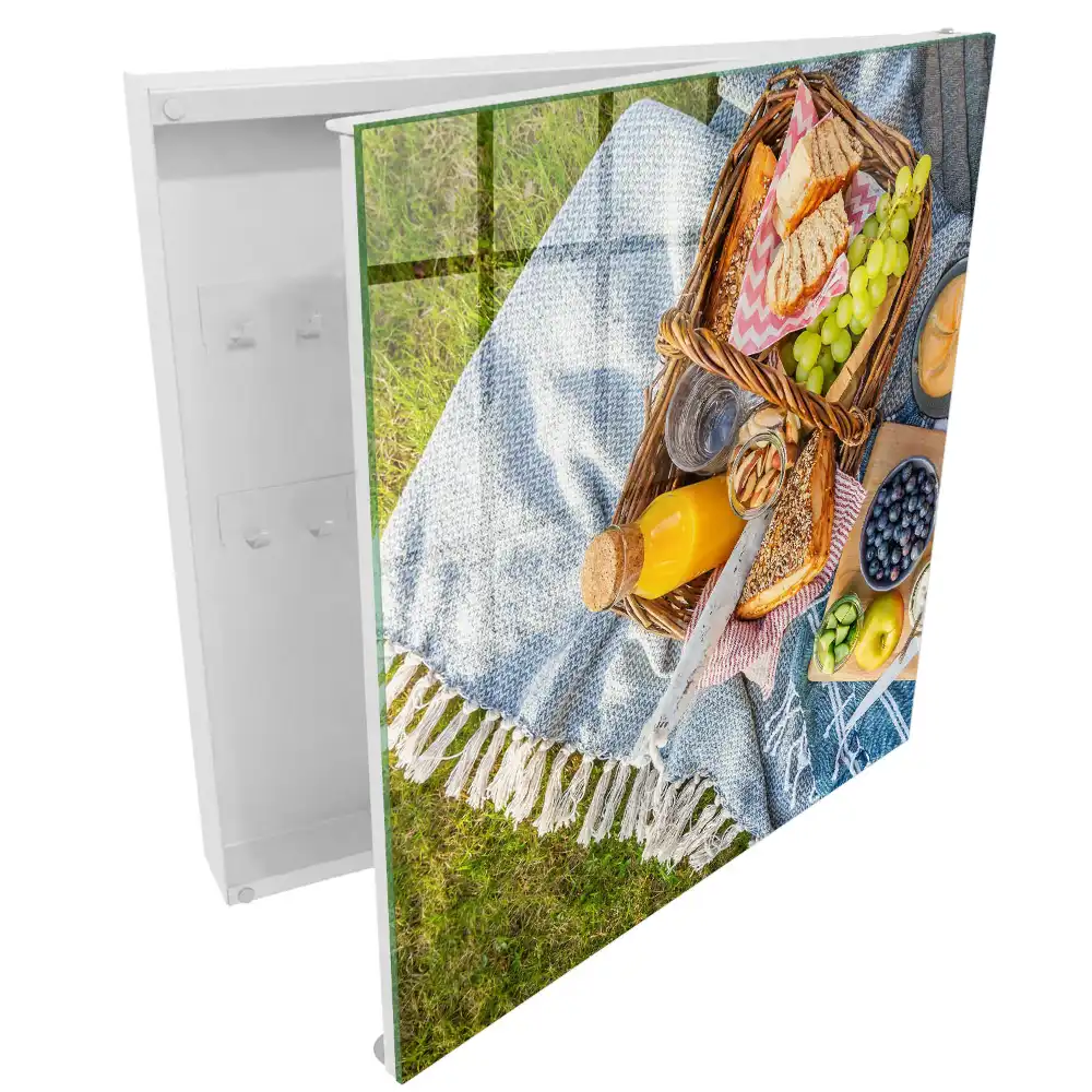 Suport de perete pentru chei model picnic pe iarbă cu bunătăți