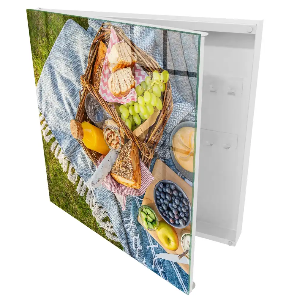 Suport de perete pentru chei model picnic pe iarbă cu bunătăți