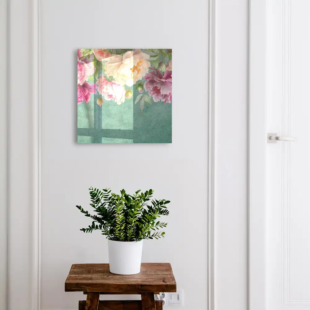Suport pentru chei pe perete cu imprimeu floral pe fundal verde