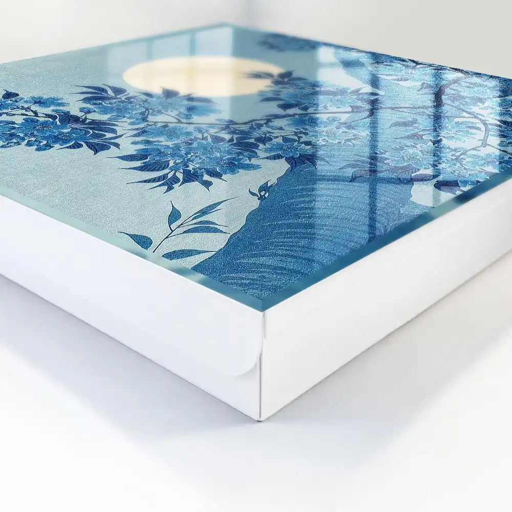 Casetă pentru chei cu model floral pe fundal de lună plină