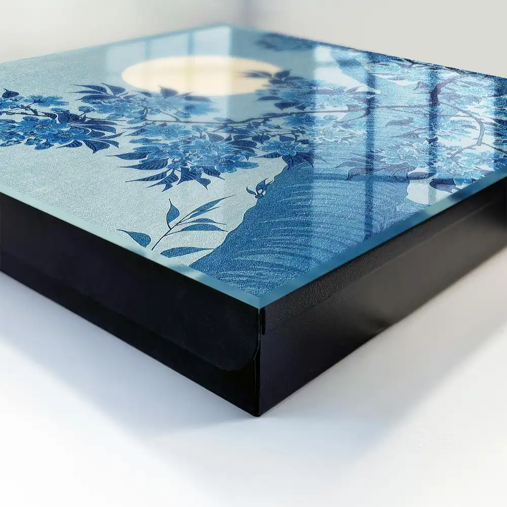 Casetă pentru chei cu model floral pe fundal de lună plină