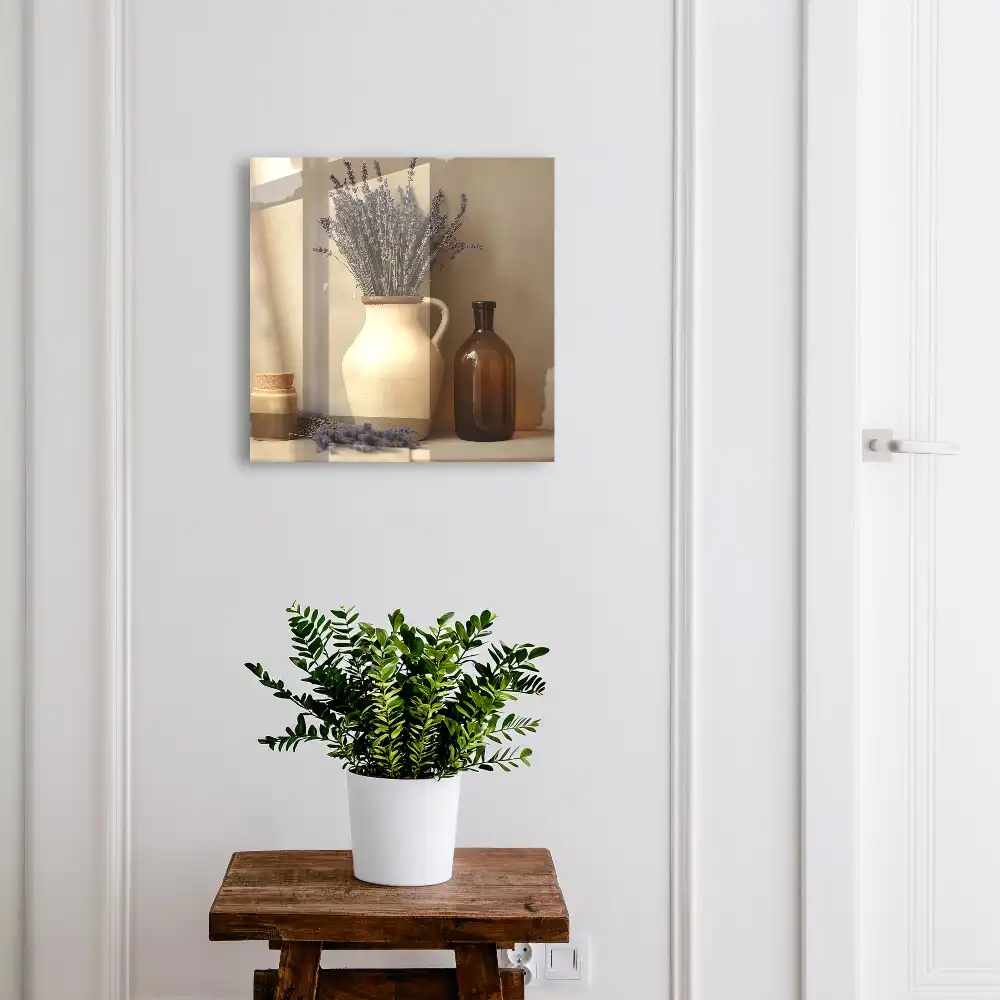 Casetă pentru chei cu decor de lavandă uscată și vază crem