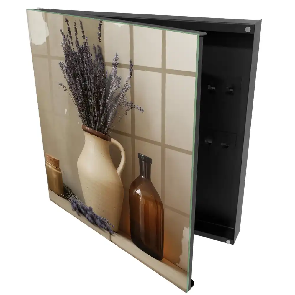 Casetă pentru chei cu decor de lavandă uscată și vază crem