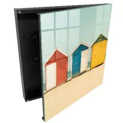 Suport de chei pentru perete cu design de cabane de plajă în culori vii cu fundal marin