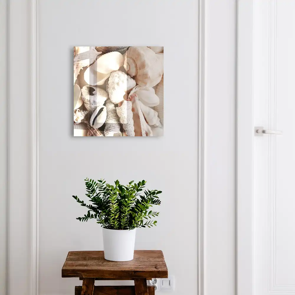 Casetă pentru chei decorată cu scoici în nuanțe delicate de bej