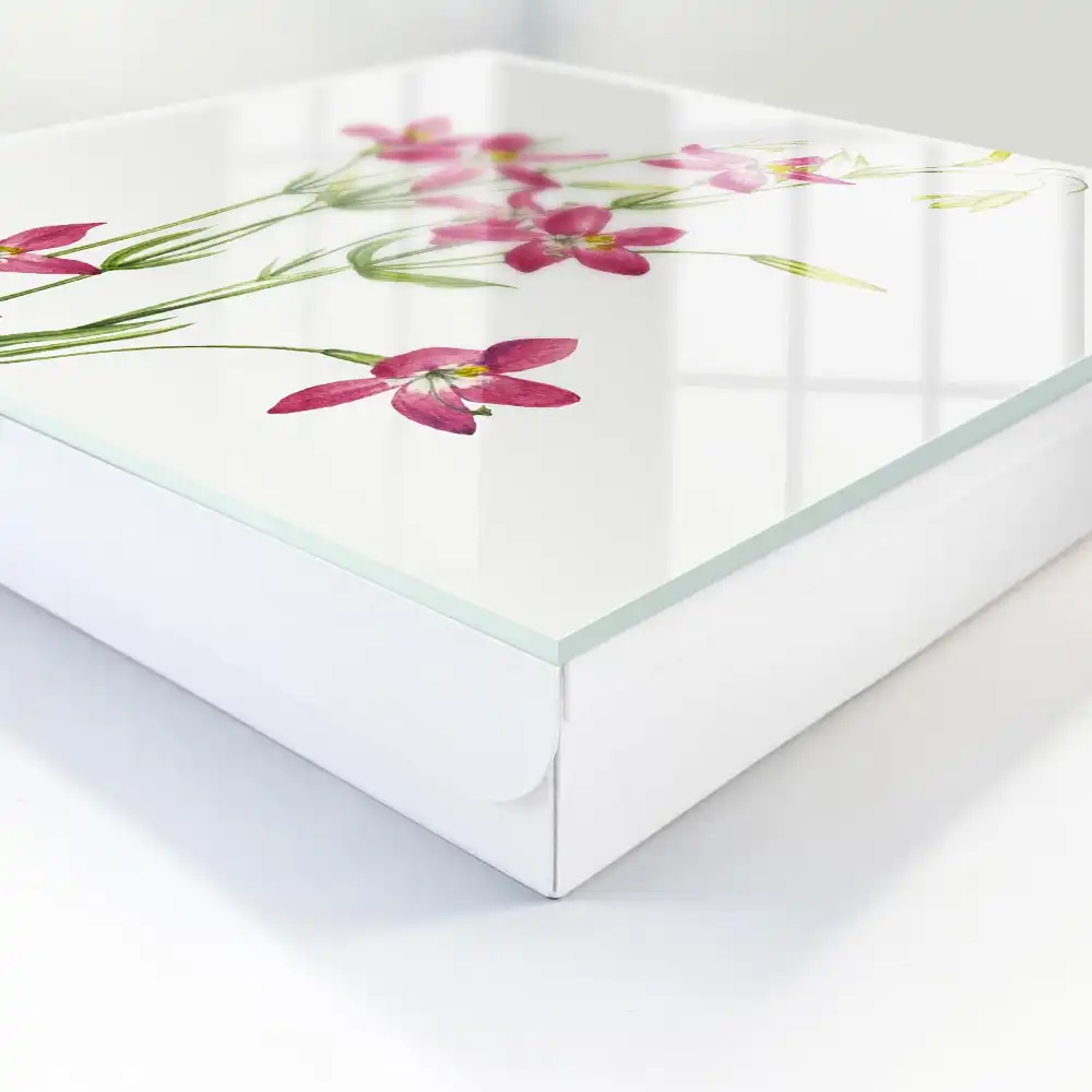 Dulapior pentru chei cu model decorativ cu flori roz pe fundal deschis