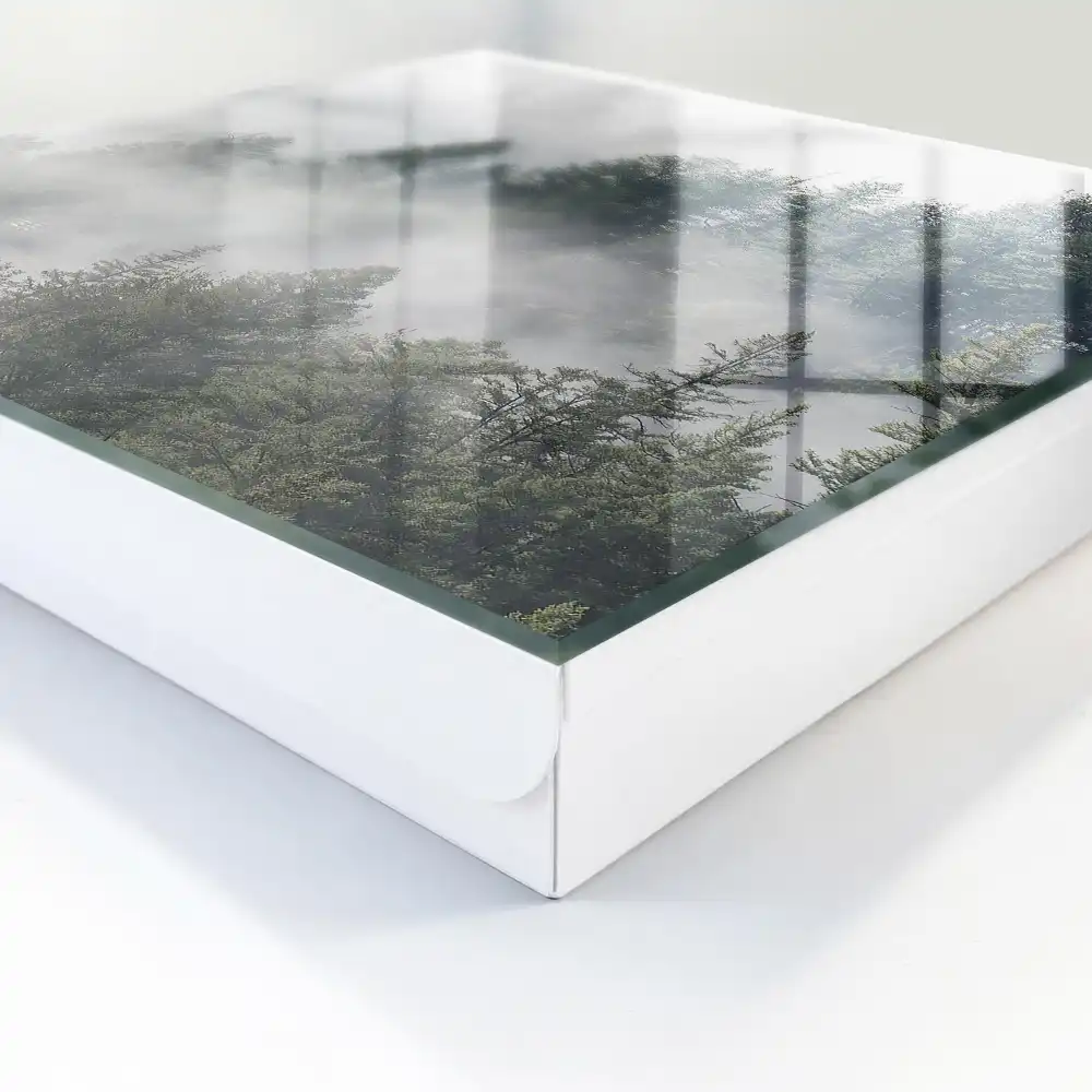 Casetă de chei cu design pădure cețoasă în nuanțe gri-verzui
