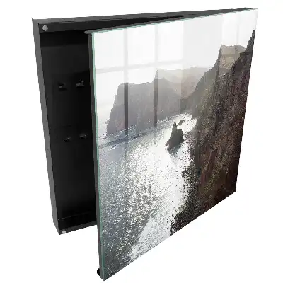 Suport pentru chei cu design de stânci la ocean sub soare