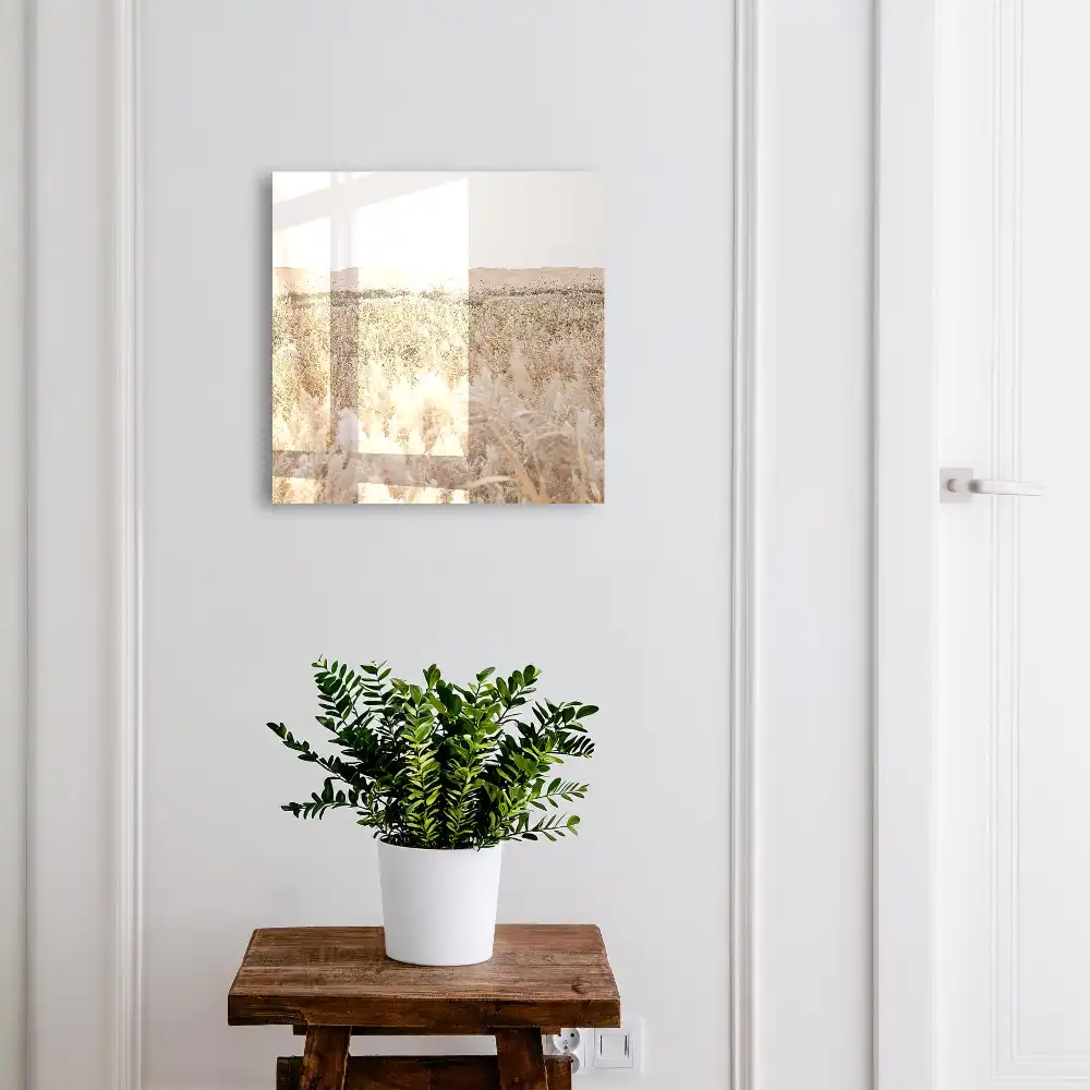 Dulapior pentru chei cu design minimalist cu iarbă pe fundalul dunelor de nisip