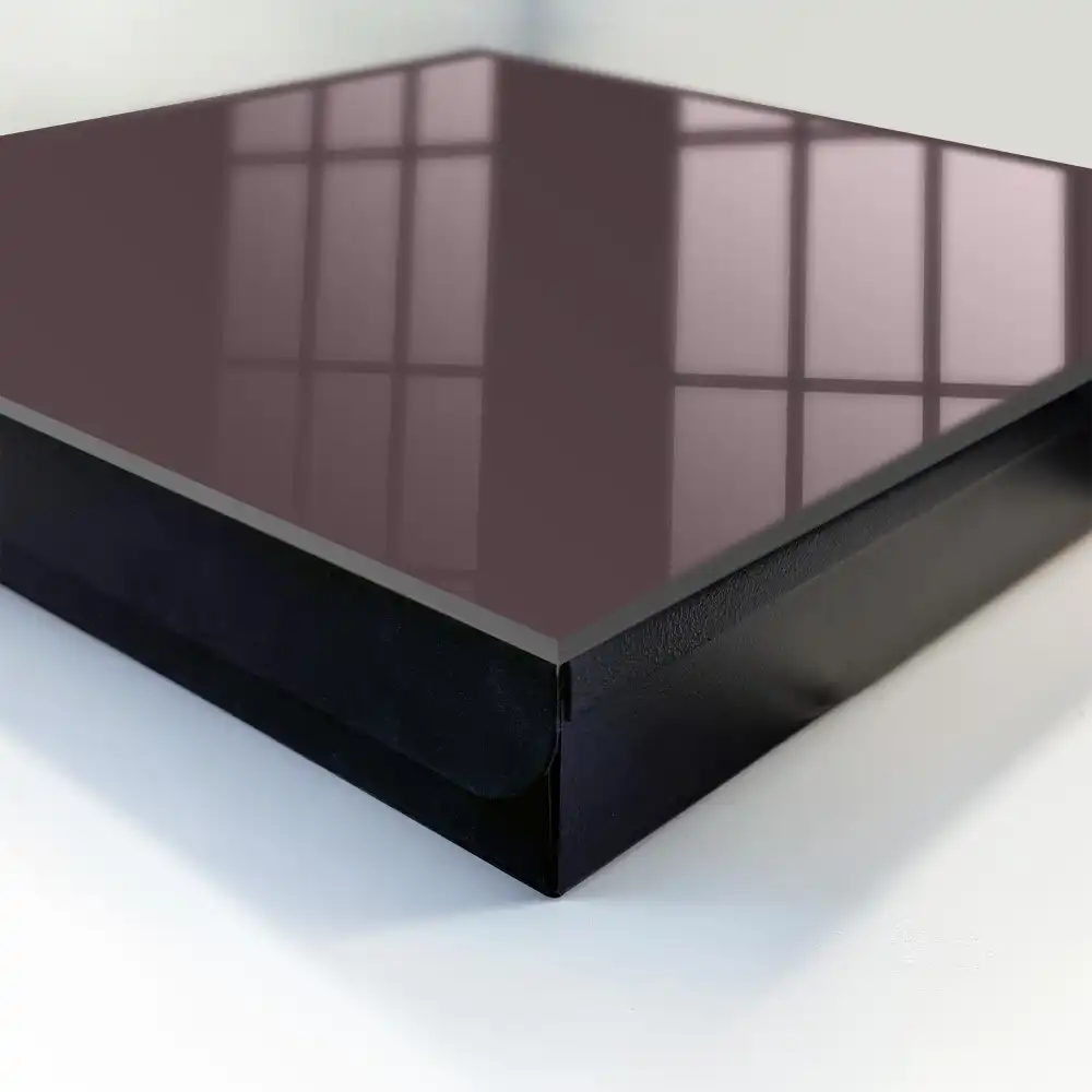 Casetă pentru chei cu design geometric minimalist în nuanță violet intens