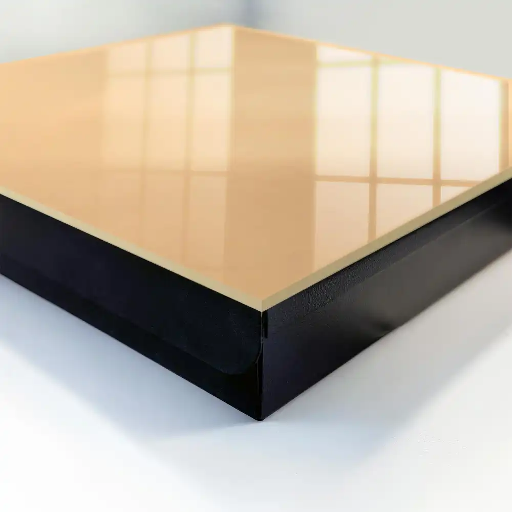 Suport de perete pentru chei cu design minimalist elegant în nuanță bej cald