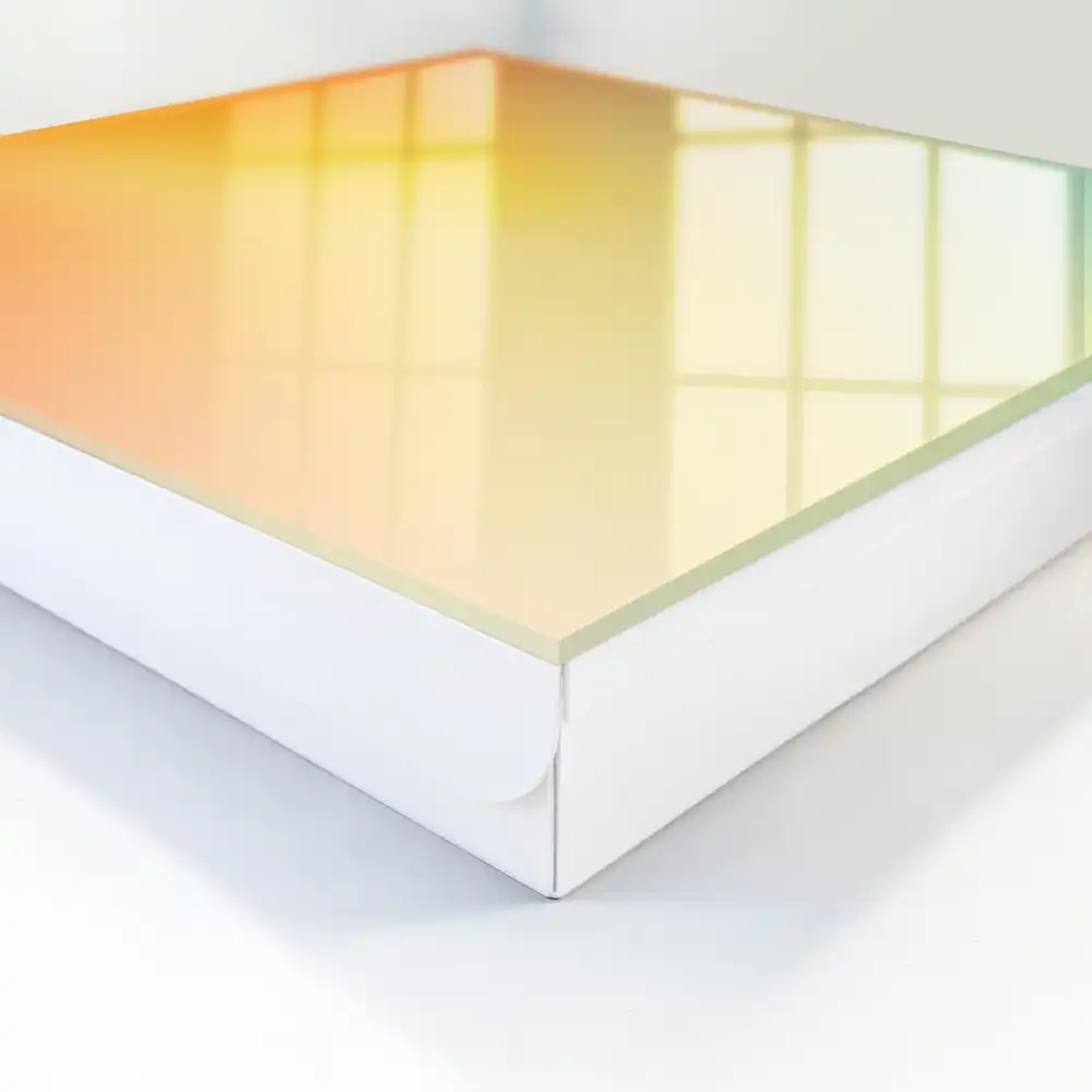 Suport pentru chei pe perete cu design în degrade pastel