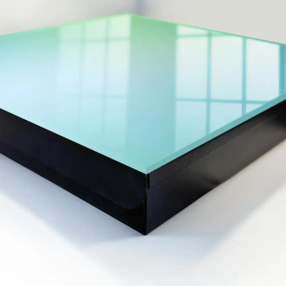 Casetă de chei cu model gradient în nuanțe de verde și albastru