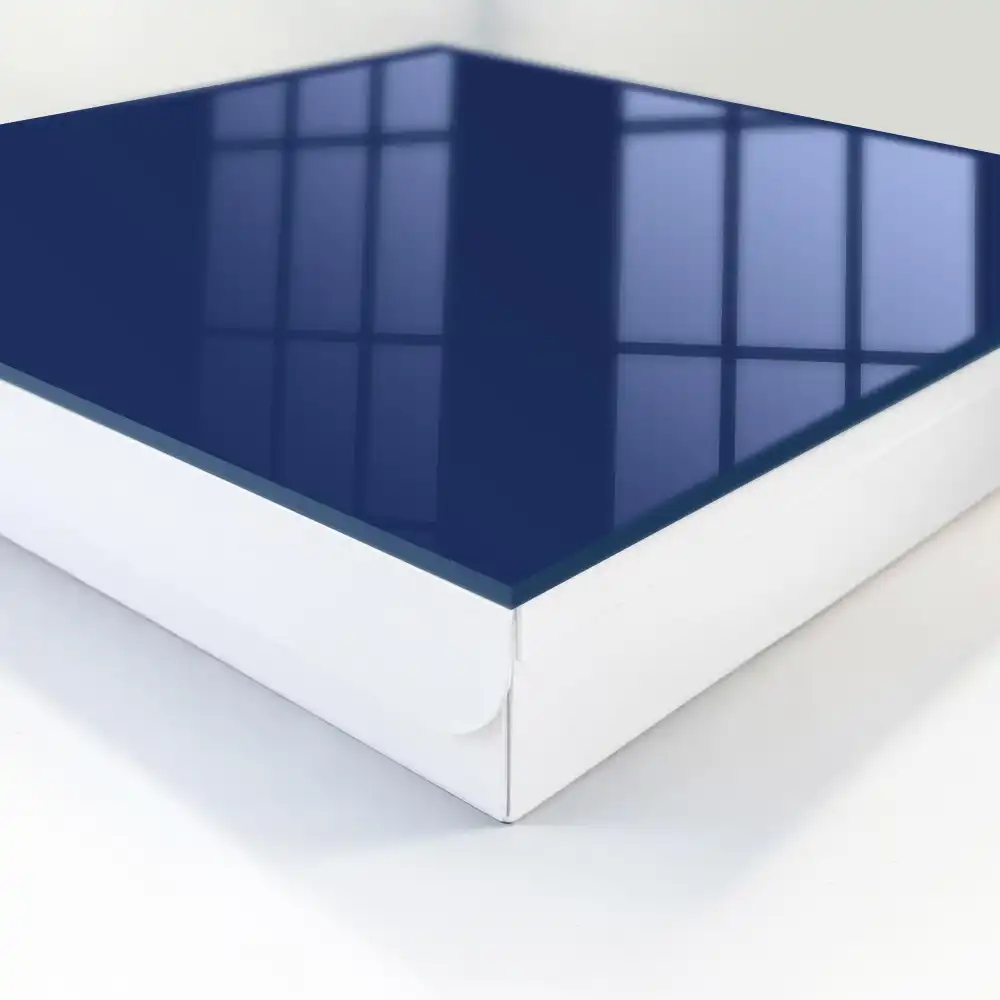 Dulapior pentru chei albastru marin cu design minimalist elegant