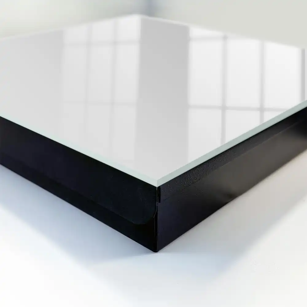 Casetă pentru chei cu design minimalist și fundal gri mat