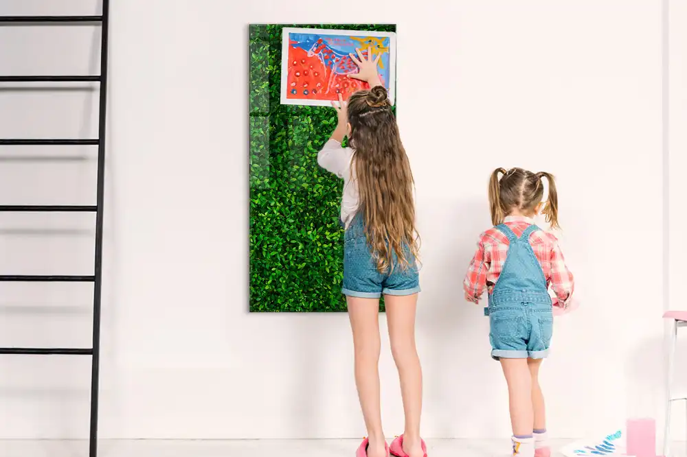 Tablă cu marker design gard viu verde