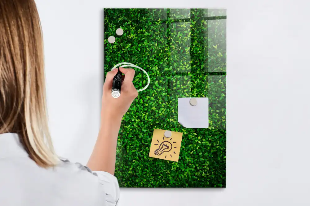 Tablă cu marker design gard viu verde