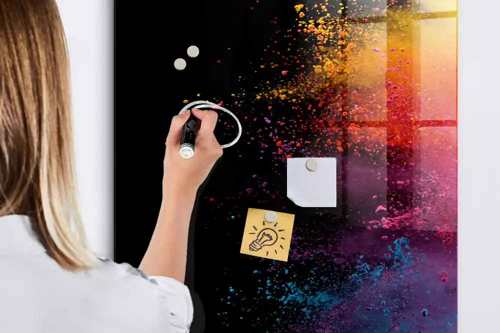Tablă magnetică pentru scris cu cretă colorată