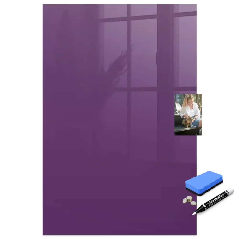 Tablă cu marker de culoare violet
