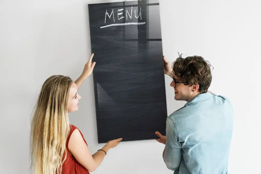 Tablă de scris pentru restaurant cu marker
