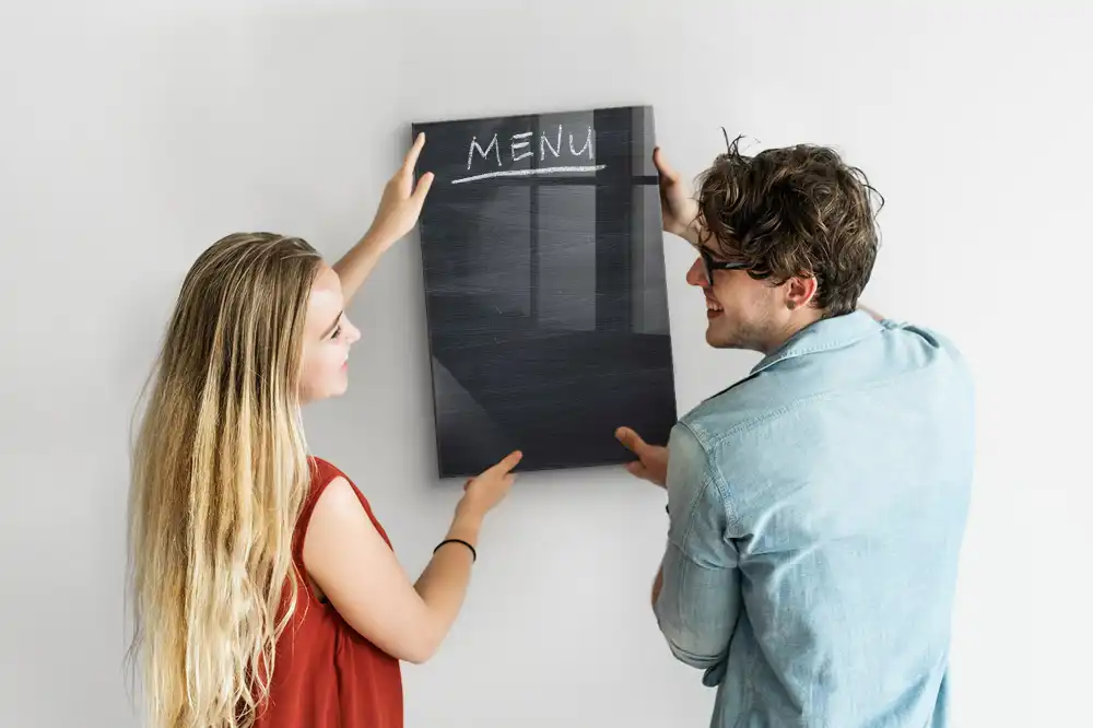 Tablă de scris pentru restaurant cu marker
