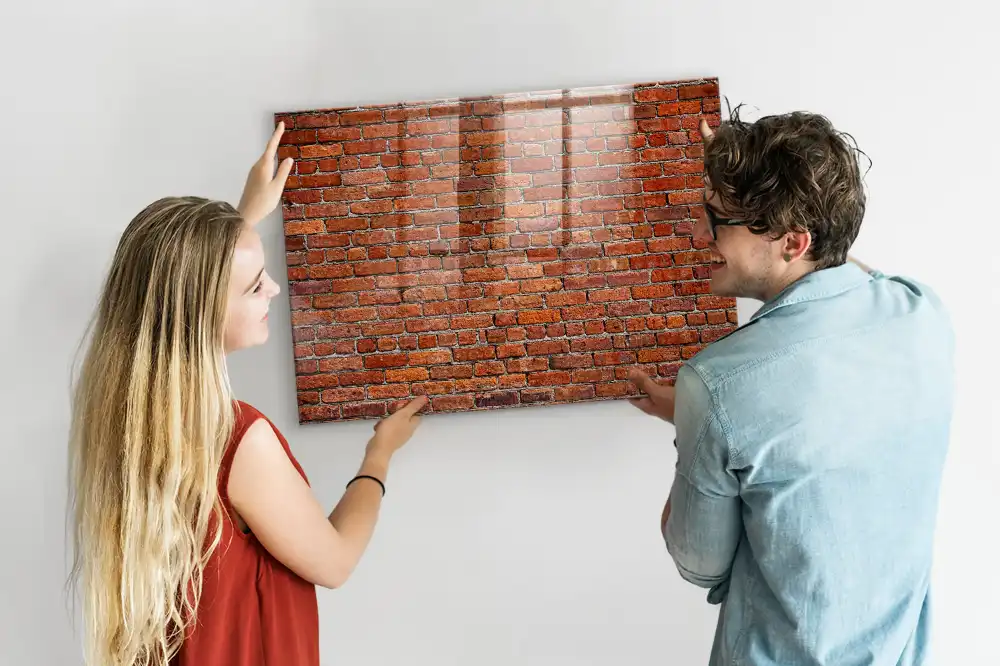 Tablă cu marker design perete din cărămidă veche