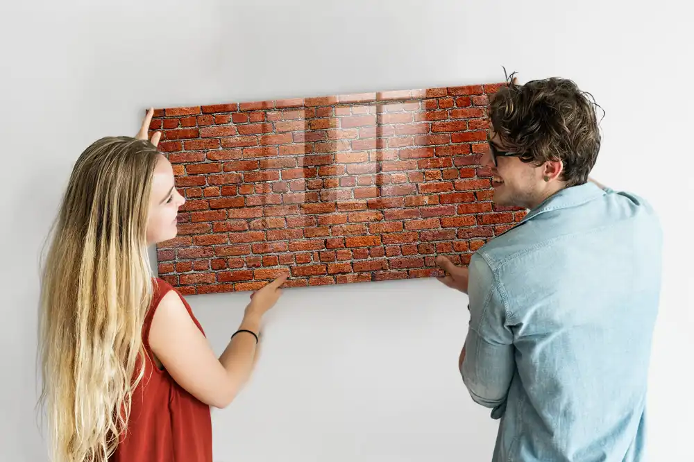Tablă cu marker design perete din cărămidă veche
