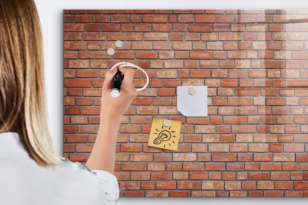 Tablă magnetică pentru perete din cărămidă