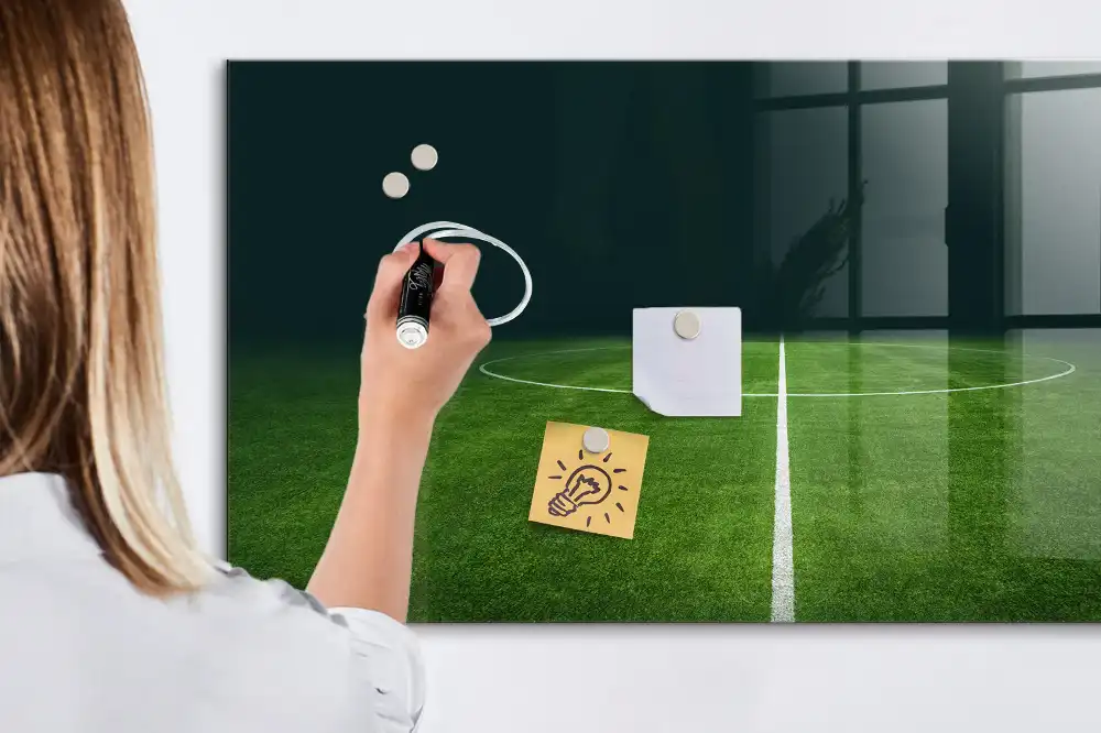 Tablă magnetică de perete cu design de gazon de fotbal