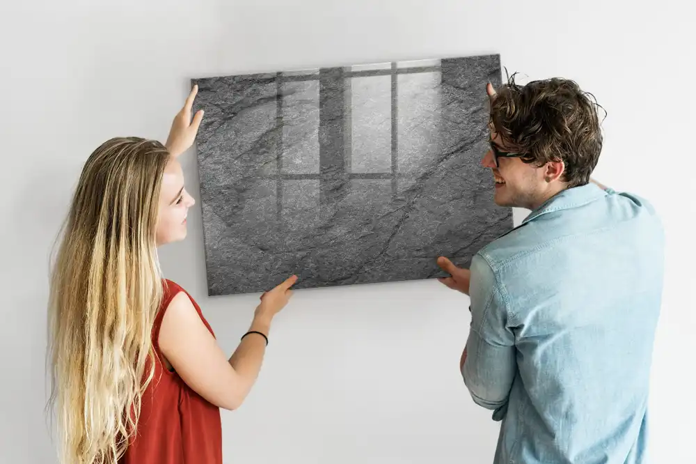 Tablă magnetică din sticlă cu aspect de rocă bazaltică