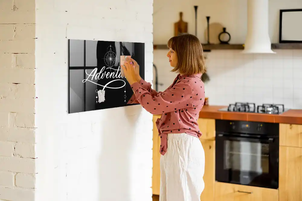 Tablă magnetică pentru desenat cu marker model Aventură