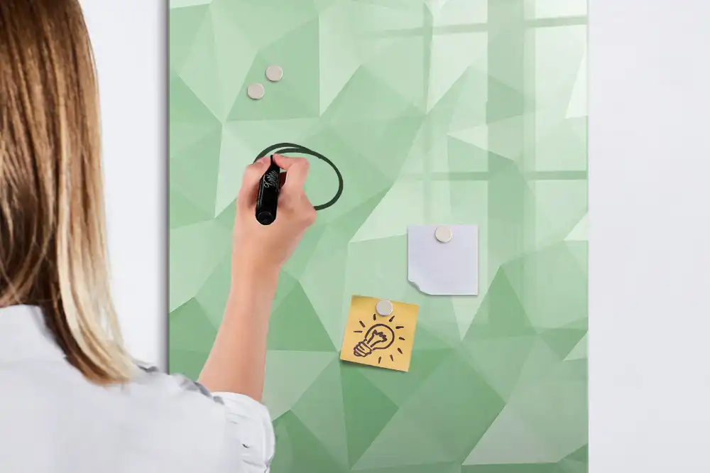 Tablă magnetică pentru desenat forme geometrice triunghiulare