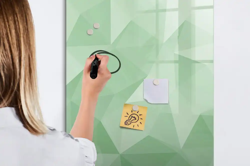 Tablă magnetică pentru desenat forme geometrice triunghiulare