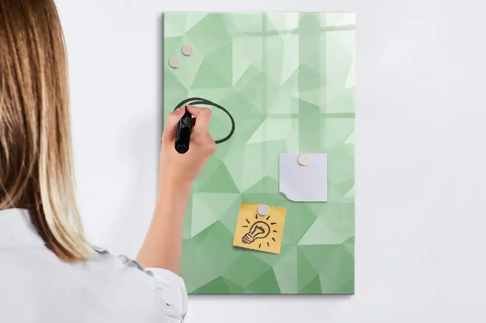 Tablă magnetică pentru desenat forme geometrice triunghiulare