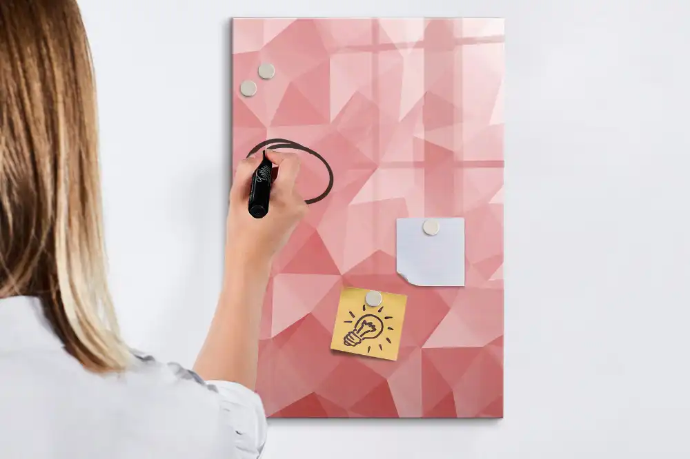 Tablă magnetică de perete cu imprimeu abstract cu triunghiuri