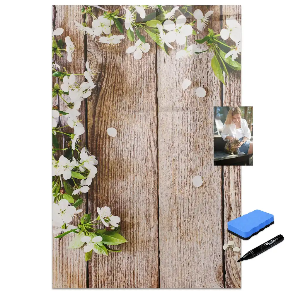 Tablă magnetică de scris cu model floral și fundal cu aspect de lemn